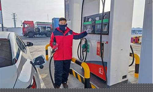 今晚油价下调吗?_今晚12点油价下调今晚会降价吗